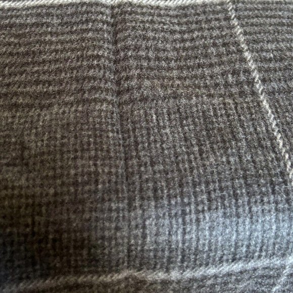 J.C. Penney Beautiful Gray Plaid 💯 % Acrylic Scarf Hand Wash Only - Picture 2 of 4